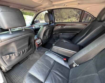 Черный Мерседес С Класс, объемом двигателя 5.5 л и пробегом 271 тыс. км за 8500 $, фото 13 на Automoto.ua