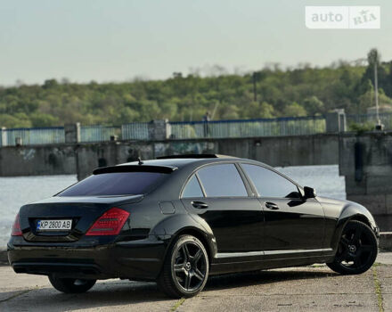 Черный Мерседес С Класс, объемом двигателя 5.5 л и пробегом 235 тыс. км за 13800 $, фото 4 на Automoto.ua
