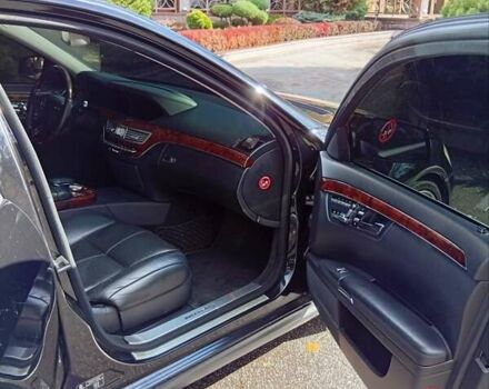 Чорний Мерседес С Клас, об'ємом двигуна 5.5 л та пробігом 235 тис. км за 10999 $, фото 26 на Automoto.ua
