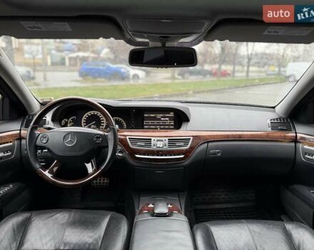 Черный Мерседес С Класс, объемом двигателя 5.4 л и пробегом 425 тыс. км за 11500 $, фото 9 на Automoto.ua
