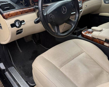 Черный Мерседес С Класс, объемом двигателя 3.5 л и пробегом 395 тыс. км за 8500 $, фото 9 на Automoto.ua