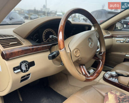 Черный Мерседес С Класс, объемом двигателя 5.44 л и пробегом 227 тыс. км за 11000 $, фото 1 на Automoto.ua