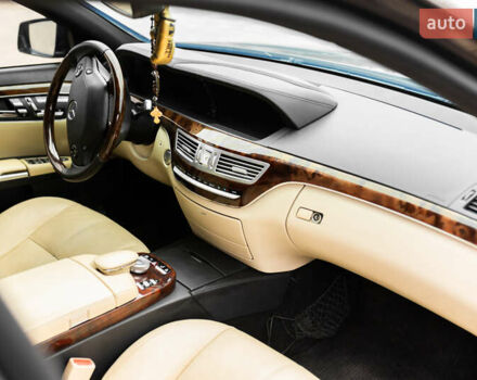 Черный Мерседес С Класс, объемом двигателя 5.46 л и пробегом 189 тыс. км за 16400 $, фото 29 на Automoto.ua