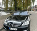 Черный Мерседес С Класс, объемом двигателя 5.51 л и пробегом 189 тыс. км за 12000 $, фото 1 на Automoto.ua
