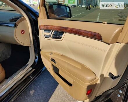 Черный Мерседес С Класс, объемом двигателя 5.5 л и пробегом 252 тыс. км за 11700 $, фото 41 на Automoto.ua