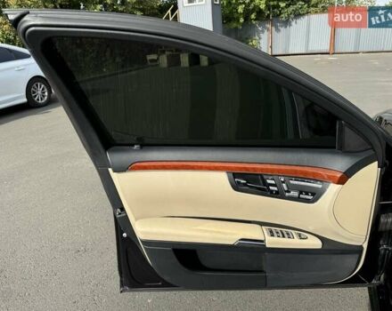 Чорний Мерседес С Клас, об'ємом двигуна 5.46 л та пробігом 241 тис. км за 9999 $, фото 34 на Automoto.ua