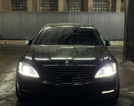 Чорний Мерседес С Клас, об'ємом двигуна 5.5 л та пробігом 390 тис. км за 10999 $, фото 2 на Automoto.ua