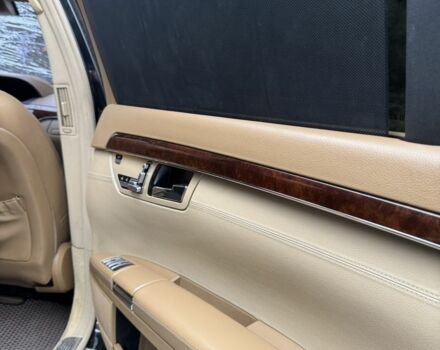 Чорний Мерседес С Клас, об'ємом двигуна 5.5 л та пробігом 300 тис. км за 6850 $, фото 6 на Automoto.ua