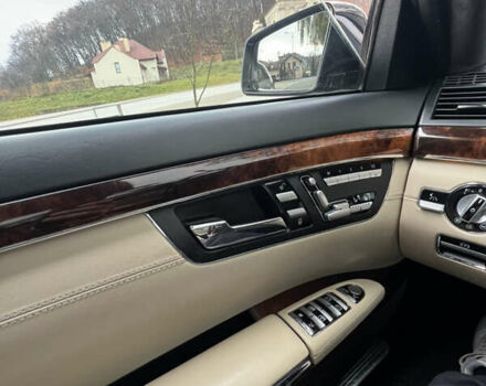 Черный Мерседес С Класс, объемом двигателя 5.51 л и пробегом 189 тыс. км за 12000 $, фото 15 на Automoto.ua