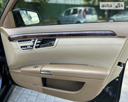 Черный Мерседес С Класс, объемом двигателя 5.5 л и пробегом 252 тыс. км за 11700 $, фото 24 на Automoto.ua