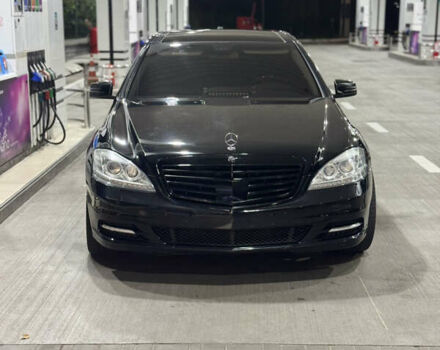 Чорний Мерседес С Клас, об'ємом двигуна 5.5 л та пробігом 390 тис. км за 10999 $, фото 1 на Automoto.ua