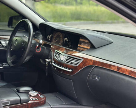 Черный Мерседес С Класс, объемом двигателя 3.5 л и пробегом 265 тыс. км за 11900 $, фото 13 на Automoto.ua