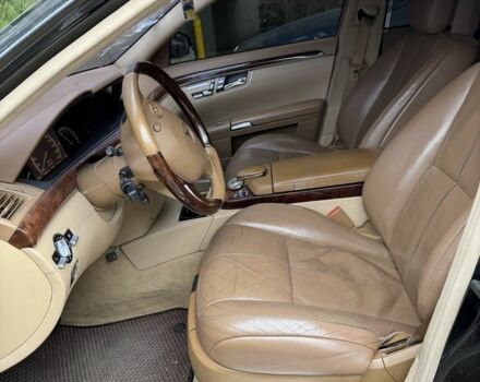 Чорний Мерседес С Клас, об'ємом двигуна 5.5 л та пробігом 300 тис. км за 6850 $, фото 4 на Automoto.ua