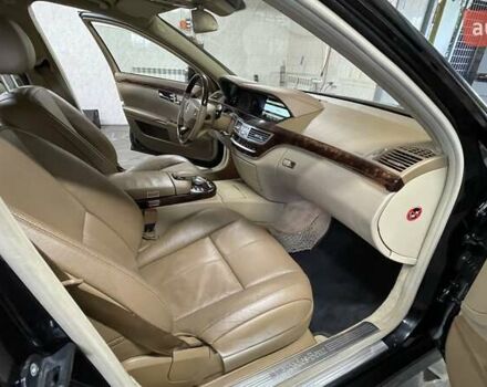 Черный Мерседес С Класс, объемом двигателя 3.5 л и пробегом 330 тыс. км за 12000 $, фото 3 на Automoto.ua