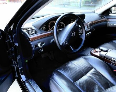 Черный Мерседес С Класс, объемом двигателя 4.7 л и пробегом 298 тыс. км за 11000 $, фото 2 на Automoto.ua