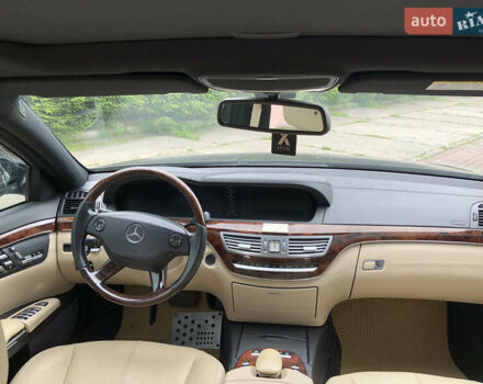 Черный Мерседес С Класс, объемом двигателя 3.5 л и пробегом 390 тыс. км за 11500 $, фото 19 на Automoto.ua