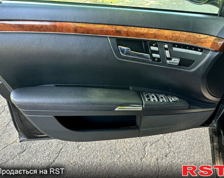 Черный Мерседес С Класс, объемом двигателя 3 л и пробегом 299 тыс. км за 9999 $, фото 9 на Automoto.ua