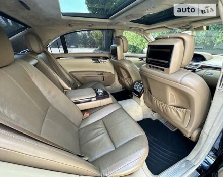 Черный Мерседес С Класс, объемом двигателя 5.5 л и пробегом 252 тыс. км за 11700 $, фото 25 на Automoto.ua