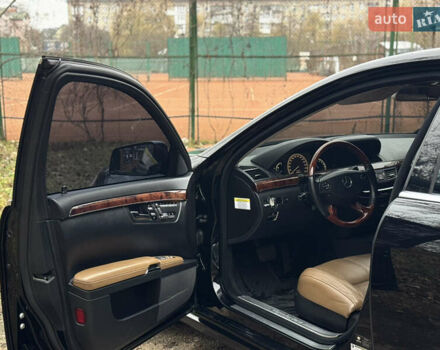 Чорний Мерседес С Клас, об'ємом двигуна 5.5 л та пробігом 288 тис. км за 10950 $, фото 12 на Automoto.ua