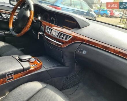 Чорний Мерседес С Клас, об'ємом двигуна 5.5 л та пробігом 203 тис. км за 11400 $, фото 12 на Automoto.ua