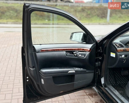 Черный Мерседес С Класс, объемом двигателя 5.46 л и пробегом 295 тыс. км за 13200 $, фото 25 на Automoto.ua