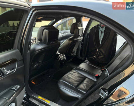 Черный Мерседес С Класс, объемом двигателя 5.5 л и пробегом 220 тыс. км за 12999 $, фото 9 на Automoto.ua