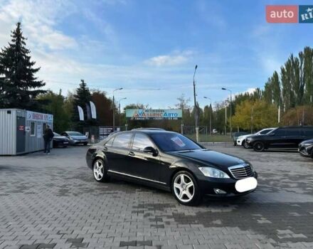 Черный Мерседес С Класс, объемом двигателя 5.5 л и пробегом 205 тыс. км за 11400 $, фото 4 на Automoto.ua