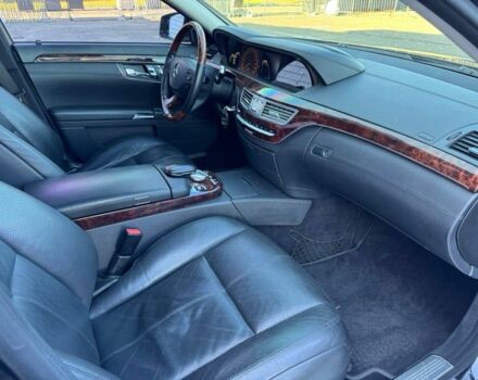 Черный Мерседес С Класс, объемом двигателя 4.7 л и пробегом 259 тыс. км за 10900 $, фото 5 на Automoto.ua