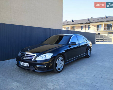 Черный Мерседес С Класс, объемом двигателя 5.5 л и пробегом 220 тыс. км за 12999 $, фото 2 на Automoto.ua