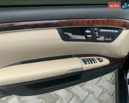 Черный Мерседес С Класс, объемом двигателя 5.51 л и пробегом 249 тыс. км за 14000 $, фото 14 на Automoto.ua