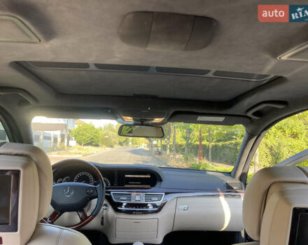 Чорний Мерседес С Клас, об'ємом двигуна 5.5 л та пробігом 157 тис. км за 15900 $, фото 10 на Automoto.ua