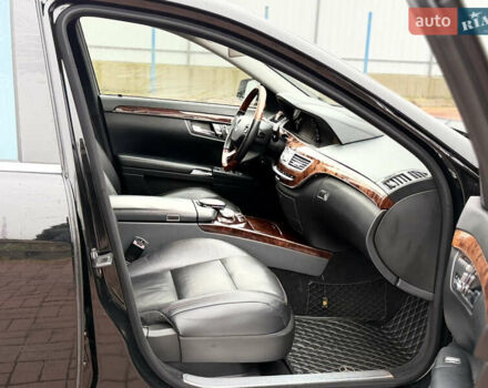 Черный Мерседес С Класс, объемом двигателя 5.46 л и пробегом 295 тыс. км за 13200 $, фото 20 на Automoto.ua