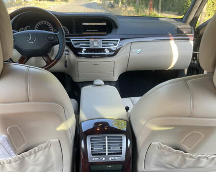 Чорний Мерседес С Клас, об'ємом двигуна 5.5 л та пробігом 157 тис. км за 15900 $, фото 24 на Automoto.ua