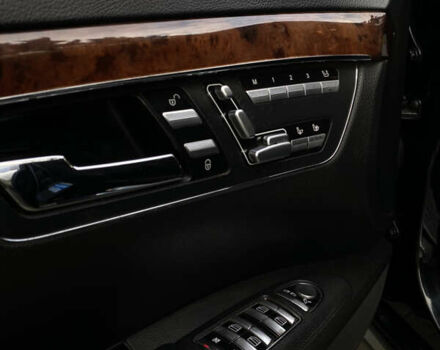 Чорний Мерседес С Клас, об'ємом двигуна 5.5 л та пробігом 303 тис. км за 10400 $, фото 9 на Automoto.ua