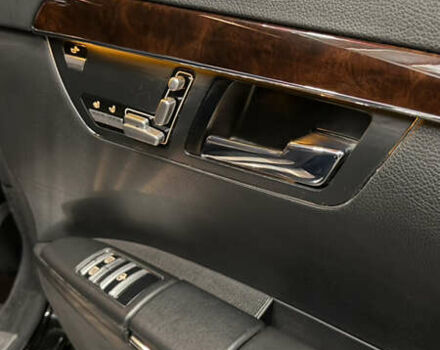 Черный Мерседес С Класс, объемом двигателя 5.5 л и пробегом 176 тыс. км за 8499 $, фото 48 на Automoto.ua