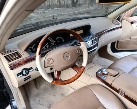 Черный Мерседес С Класс, объемом двигателя 5.5 л и пробегом 240 тыс. км за 8999 $, фото 2 на Automoto.ua