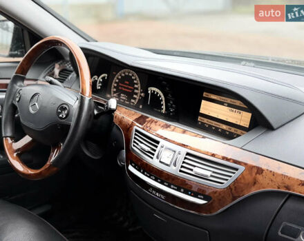 Черный Мерседес С Класс, объемом двигателя 5.46 л и пробегом 295 тыс. км за 13200 $, фото 21 на Automoto.ua