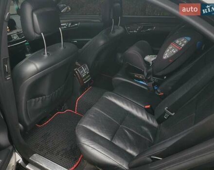 Черный Мерседес С Класс, объемом двигателя 5.5 л и пробегом 300 тыс. км за 9999 $, фото 12 на Automoto.ua