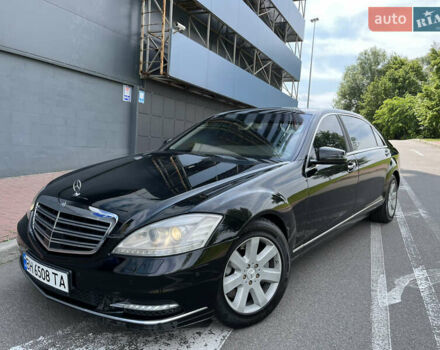 Черный Мерседес С Класс, объемом двигателя 5.5 л и пробегом 81 тыс. км за 33000 $, фото 1 на Automoto.ua