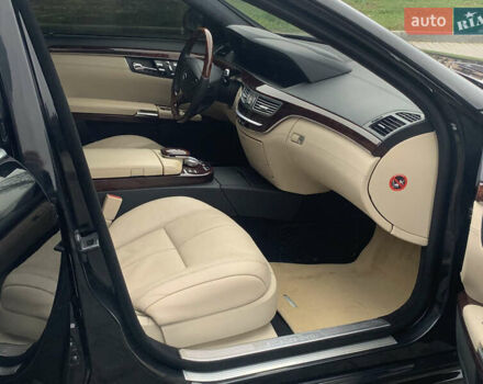 Черный Мерседес С Класс, объемом двигателя 5.51 л и пробегом 249 тыс. км за 14000 $, фото 27 на Automoto.ua