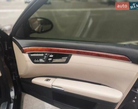 Черный Мерседес С Класс, объемом двигателя 5.5 л и пробегом 416 тыс. км за 9500 $, фото 13 на Automoto.ua