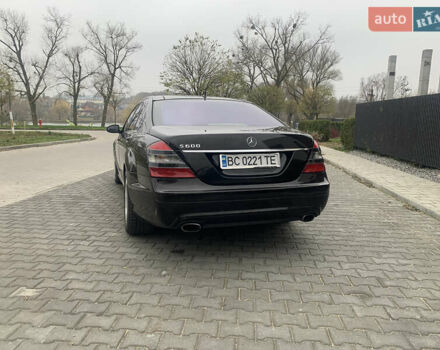 Черный Мерседес С Класс, объемом двигателя 5.51 л и пробегом 249 тыс. км за 14000 $, фото 4 на Automoto.ua