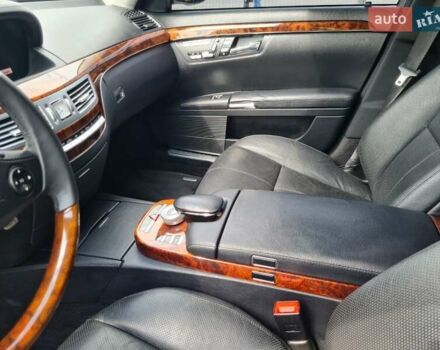 Чорний Мерседес С Клас, об'ємом двигуна 5.5 л та пробігом 203 тис. км за 11400 $, фото 7 на Automoto.ua