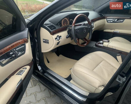 Черный Мерседес С Класс, объемом двигателя 5.51 л и пробегом 249 тыс. км за 14000 $, фото 12 на Automoto.ua