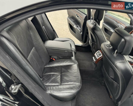 Черный Мерседес С Класс, объемом двигателя 3.5 л и пробегом 217 тыс. км за 10300 $, фото 71 на Automoto.ua