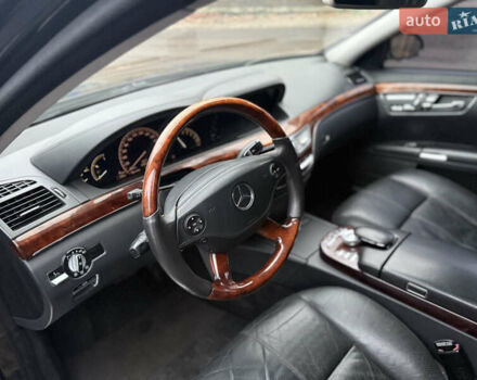 Чорний Мерседес С Клас, об'ємом двигуна 5.46 л та пробігом 560 тис. км за 7650 $, фото 15 на Automoto.ua