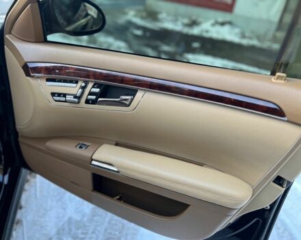 Черный Мерседес С Класс, объемом двигателя 5.5 л и пробегом 330 тыс. км за 10000 $, фото 16 на Automoto.ua