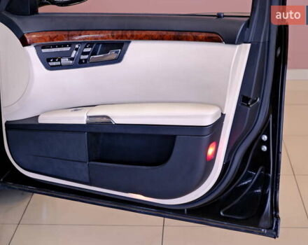 Чорний Мерседес С Клас, об'ємом двигуна 4.7 л та пробігом 218 тис. км за 8900 $, фото 51 на Automoto.ua