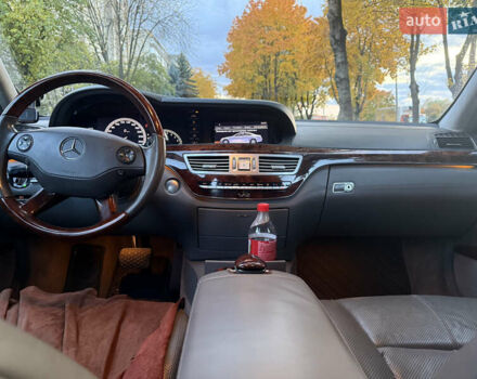 Чорний Мерседес С Клас, об'ємом двигуна 5.5 л та пробігом 155 тис. км за 16800 $, фото 16 на Automoto.ua