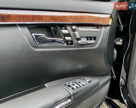 Черный Мерседес С Класс, объемом двигателя 5.46 л и пробегом 171 тыс. км за 14900 $, фото 23 на Automoto.ua